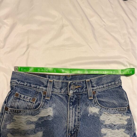 Levi’s 550 distressed shorts for summer - Picture 11 of 12